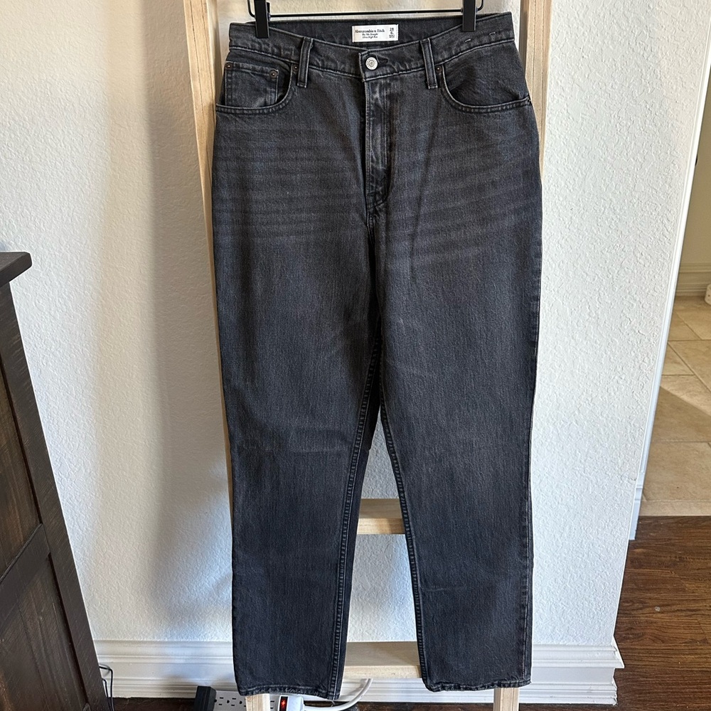 Abercrombie 90’s straight ultra high rise- size 28 long curve love